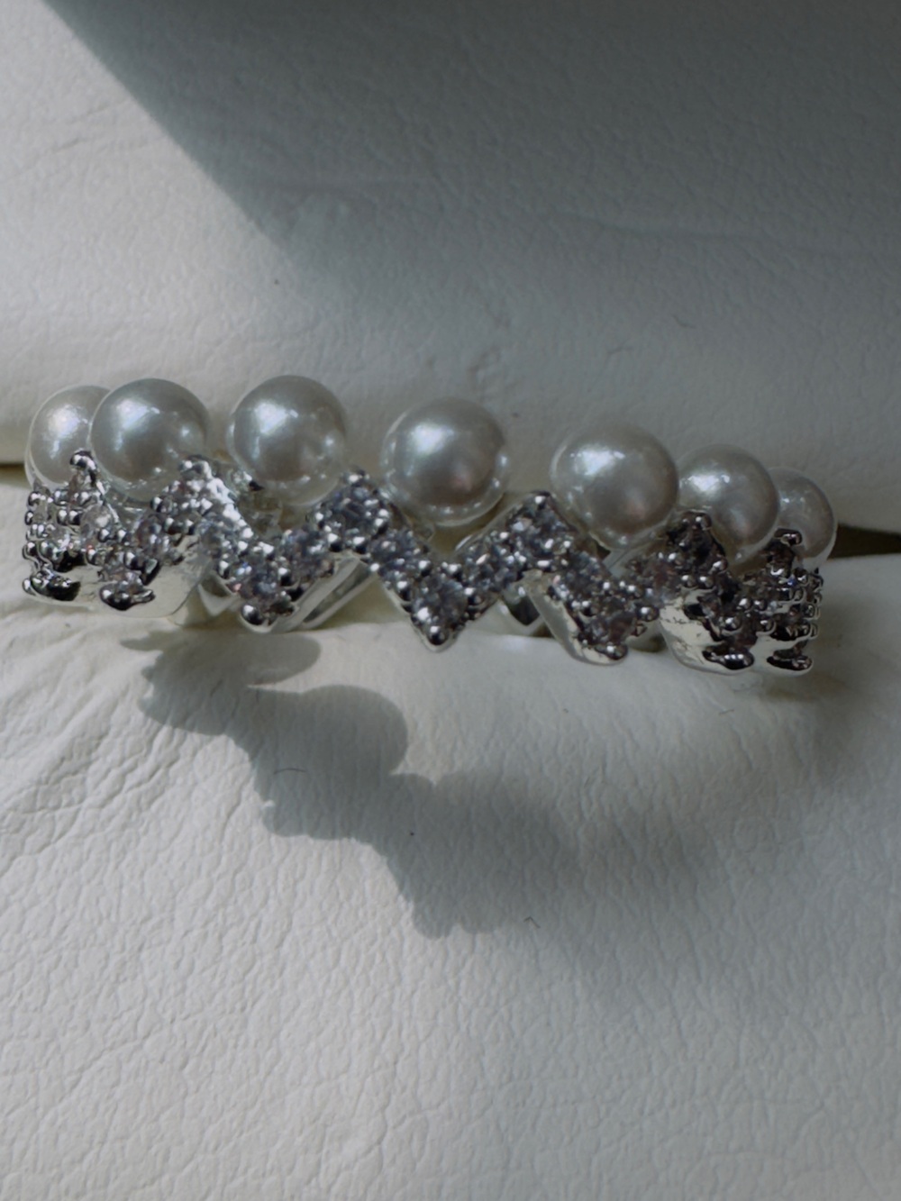 Silver Pearl & Crystal Women's Ring - Timeless Elegance
